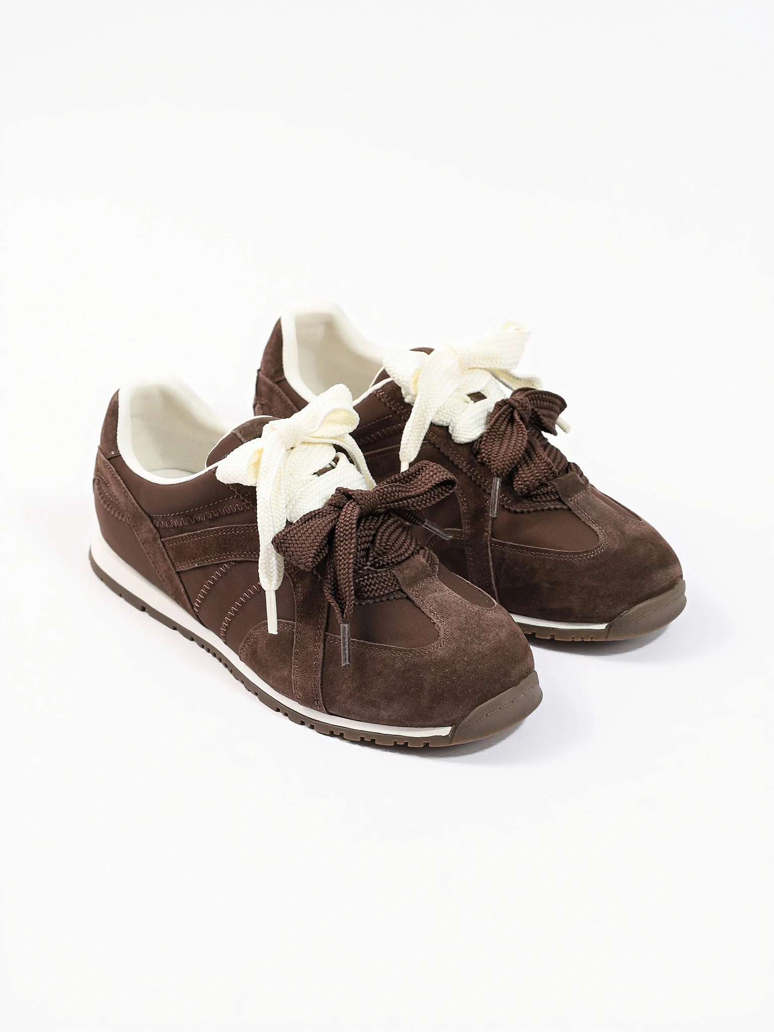 Кроссовки комбинированные темно-коричневого цвета на низкой подошве